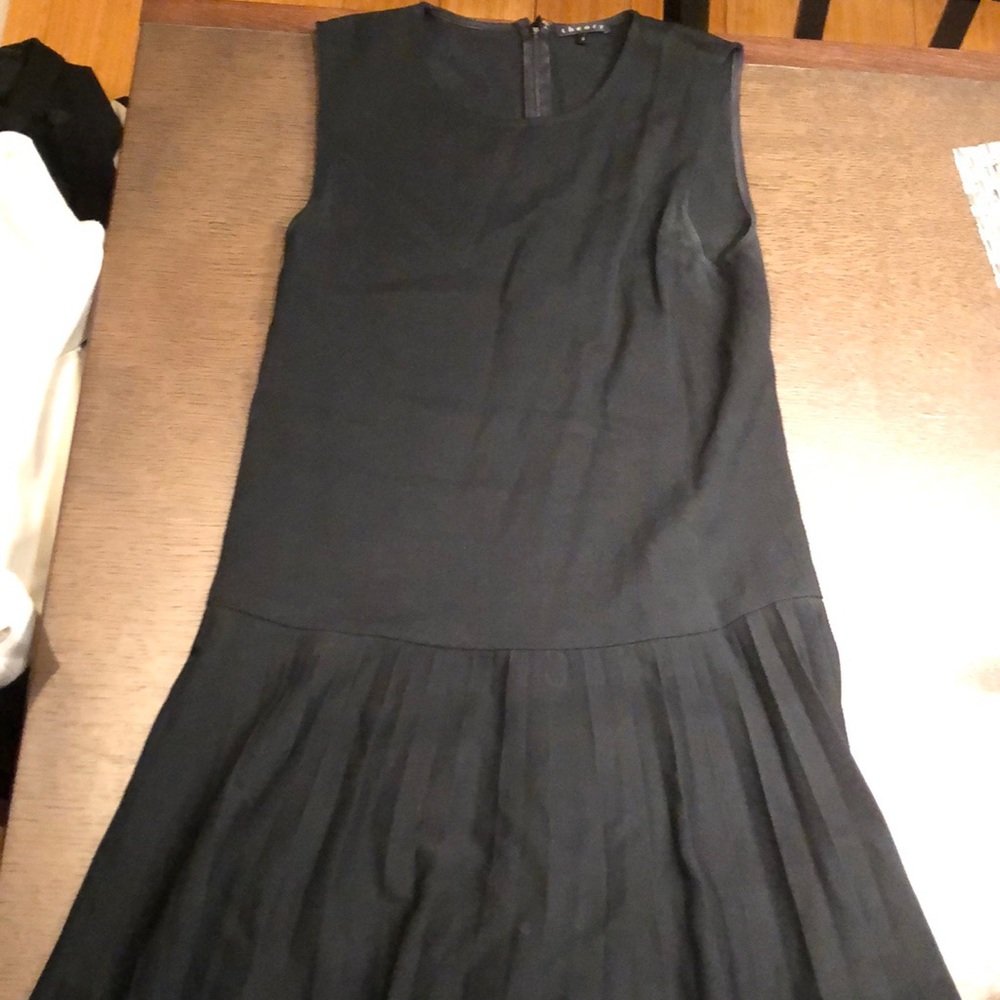 Cute theory suit dress and Jacket Pleated bottom, slightly